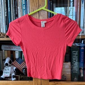 Bozzolo Short-Sleeve Ribbed Crop Top in Coral
